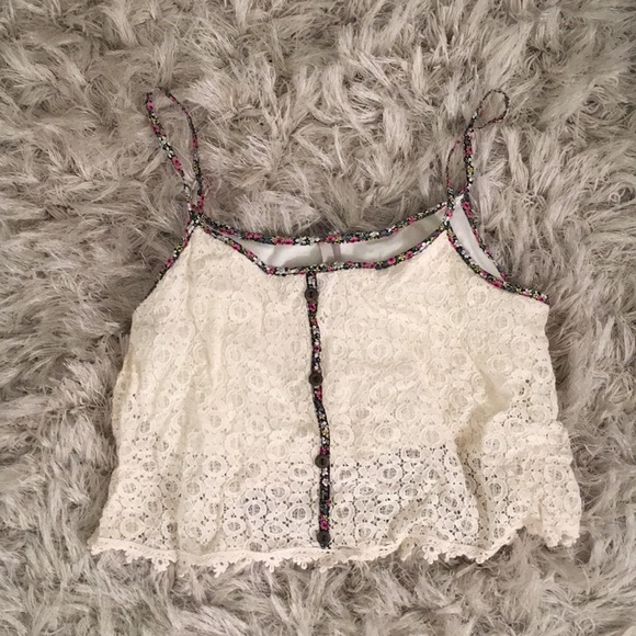 Tops - NWOT white lace crop top with floral trim 😍